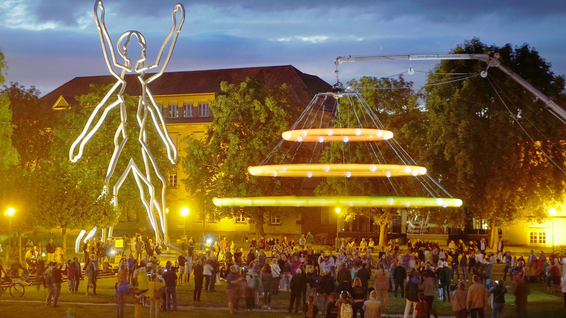 Heaven’s Carousel von Tim Otto Roth auf dem Platz der Verfassungsfreunde in Offenburg