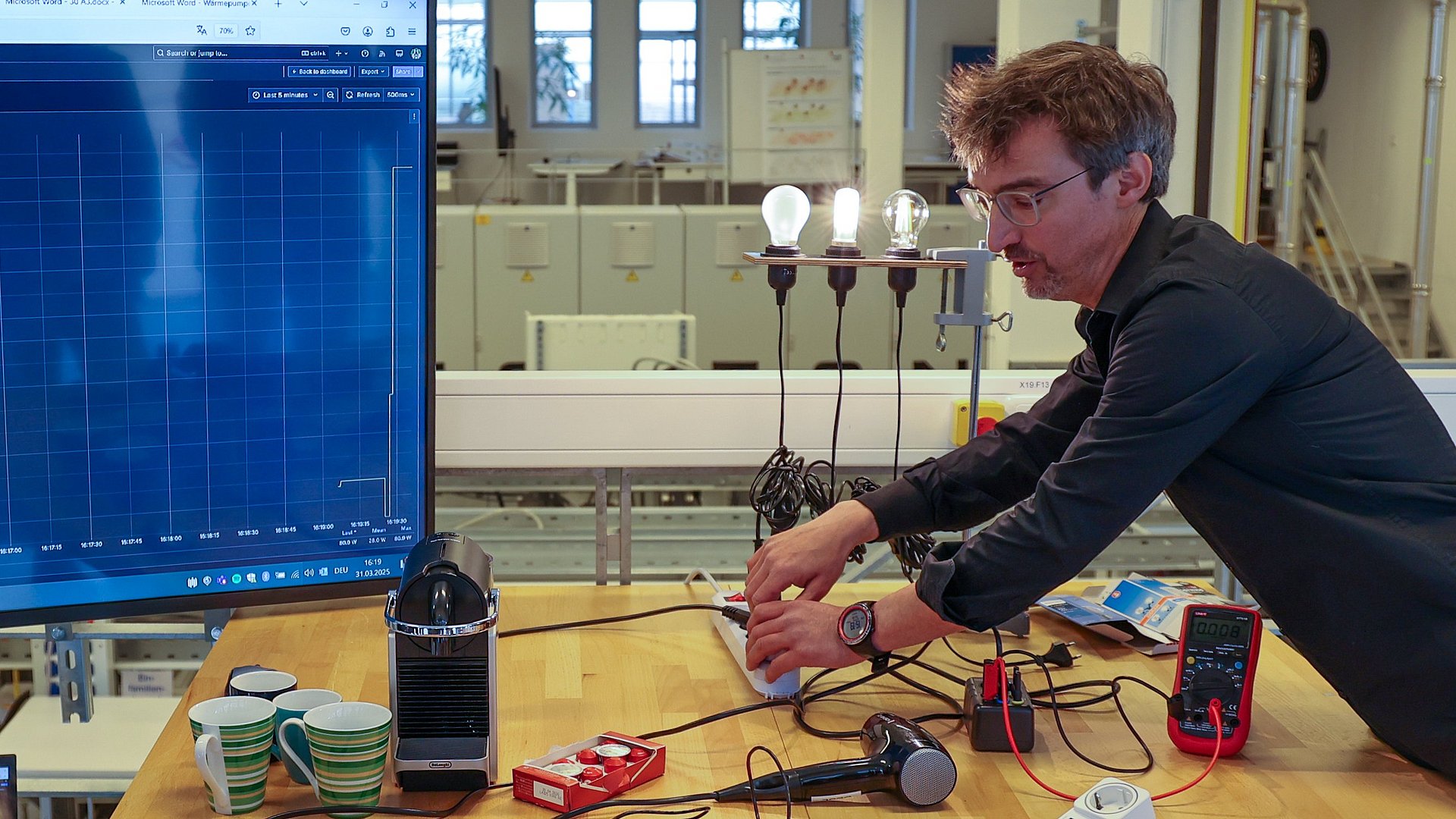 Researcher measures the energy consumption of different lamps.