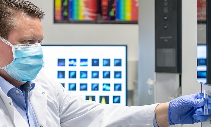 Dr. Bastian Höchst in the laboratory