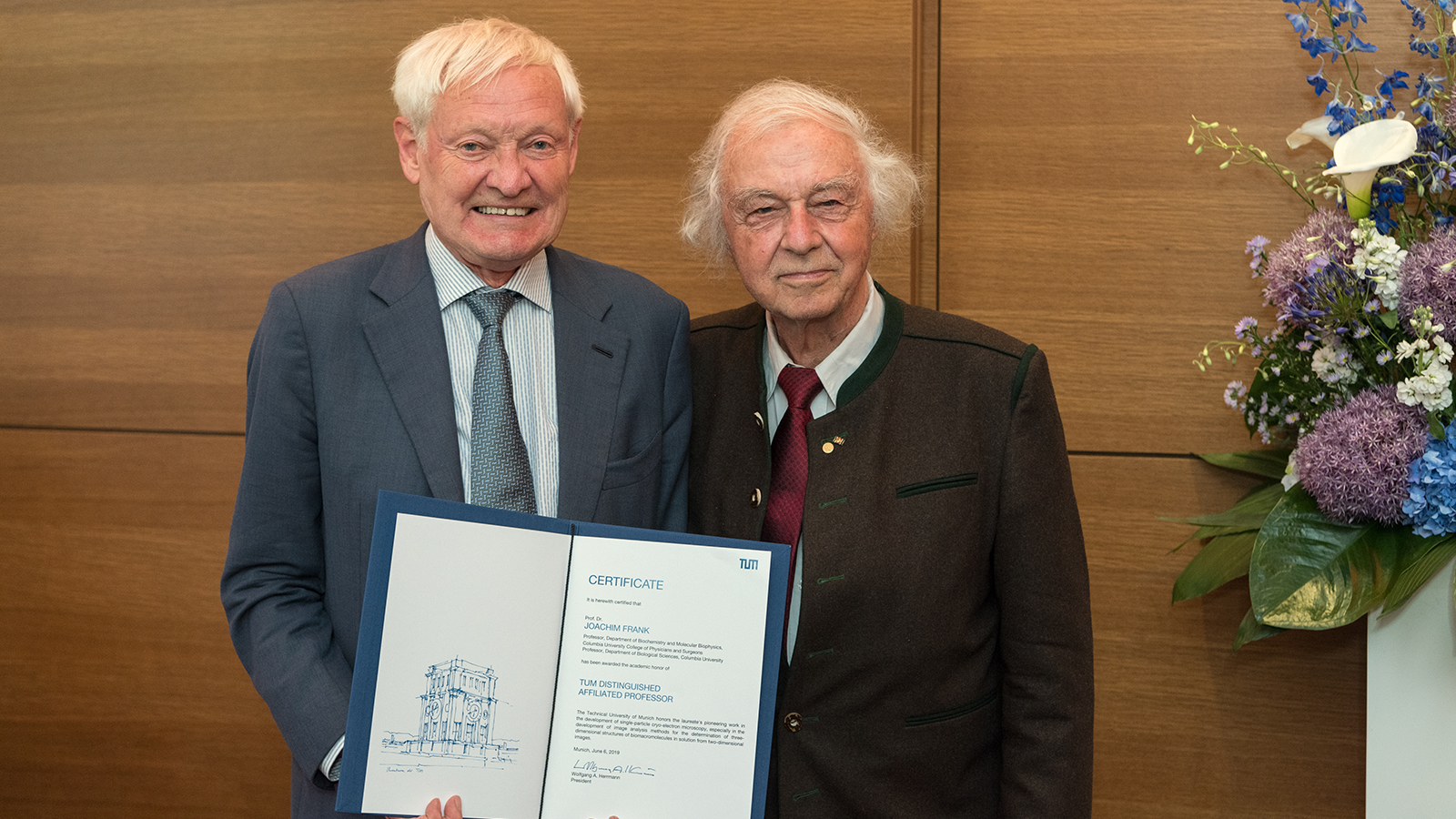 TUM alumni and Nobel Prize winners: Prof. Joachim Frank and Prof. Robert Huber.