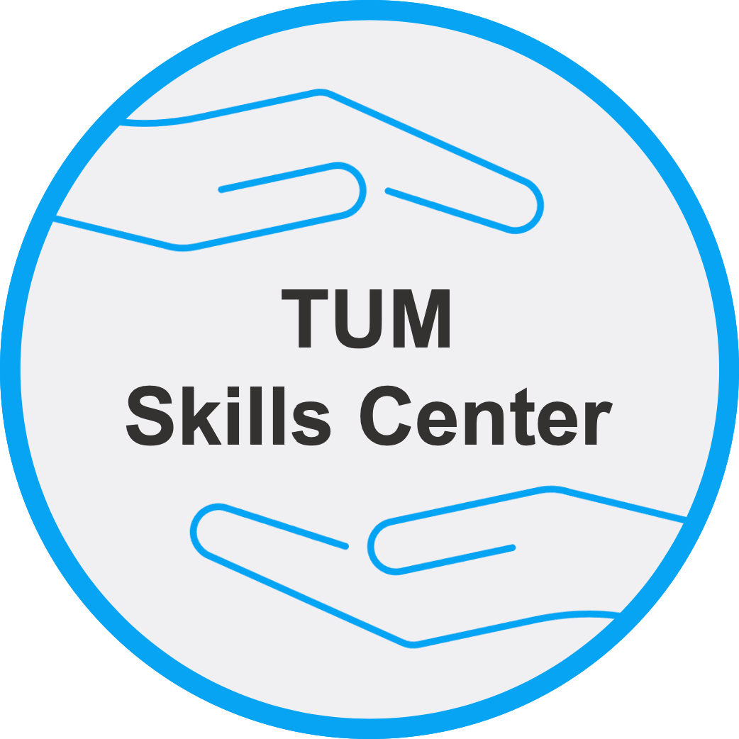 Ein Kreis mit zwei Händen, die das Wort TUM Skills Center umschließen.