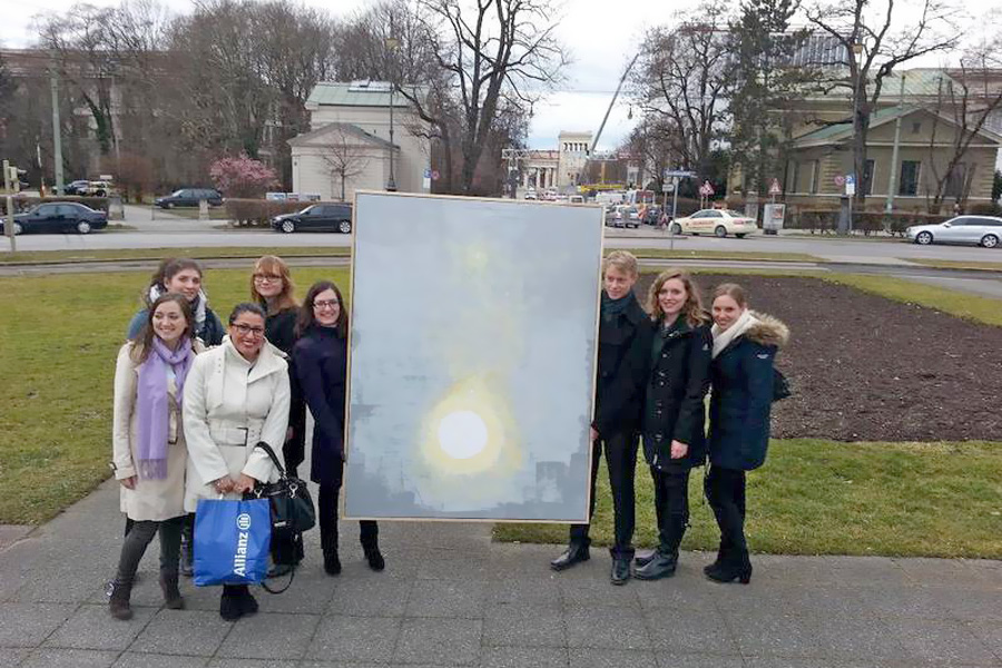 Kunst und Kommunikation: Stipendiaten nach dem Workshop (Foto: Allianz)