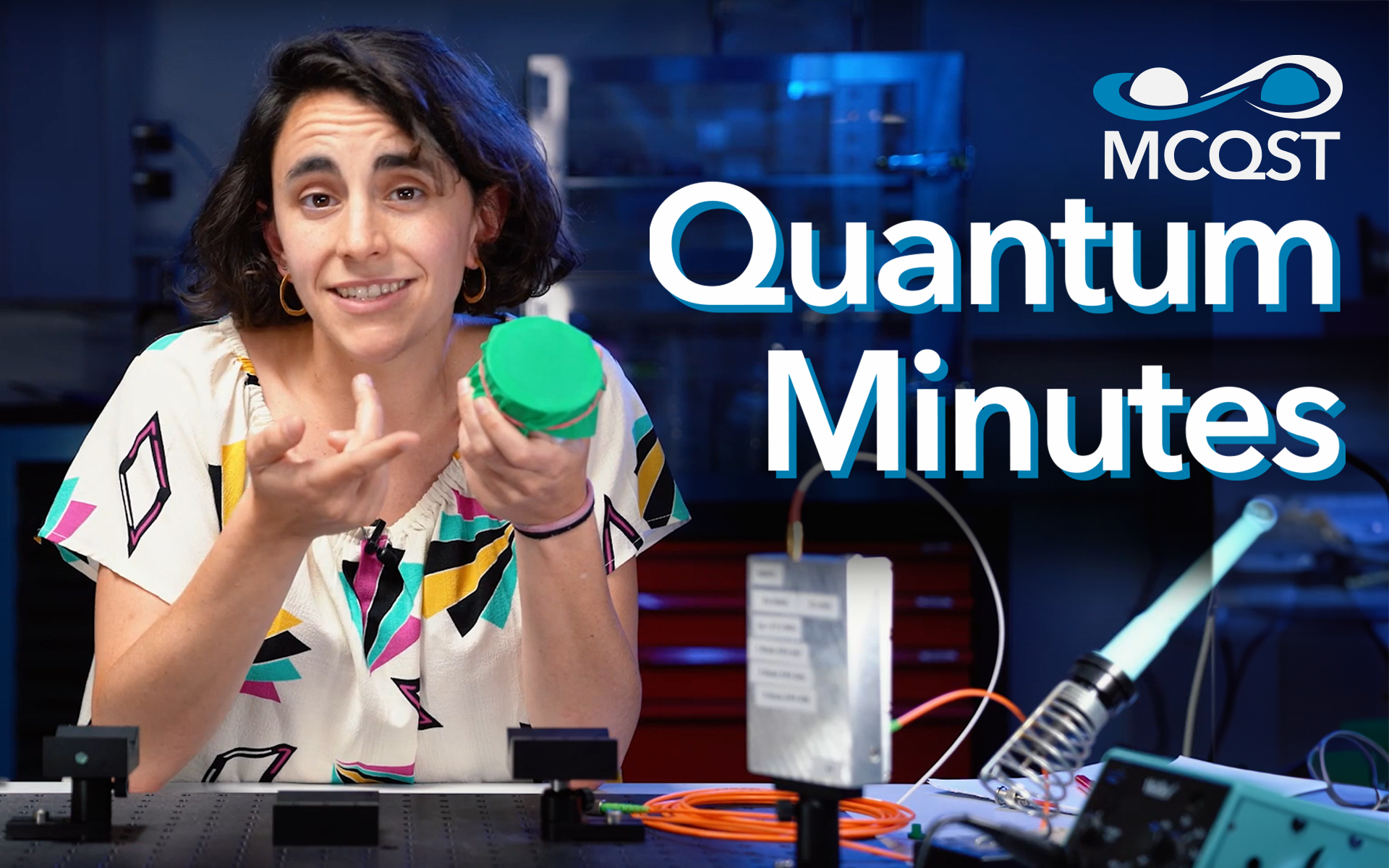 des Exzellenzclusters MCQST (abgebildet ist Dr. Irene Sanchez Arribas vom TUM-Lehrstuhl für Nano- und Quantensensorik)Teaserbild für die Videoserie "Quantum Minutes" 