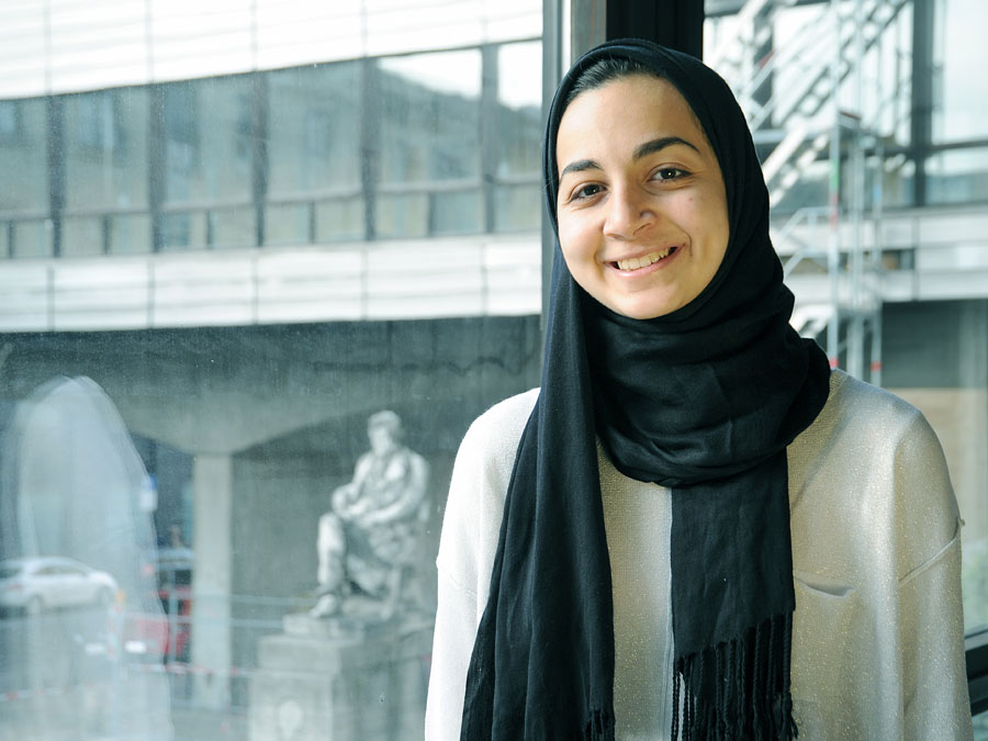 Commitment for students who are new to Germany: TUM student Nawal Hafez from Egypt. (Photo: Maren Willkomm)