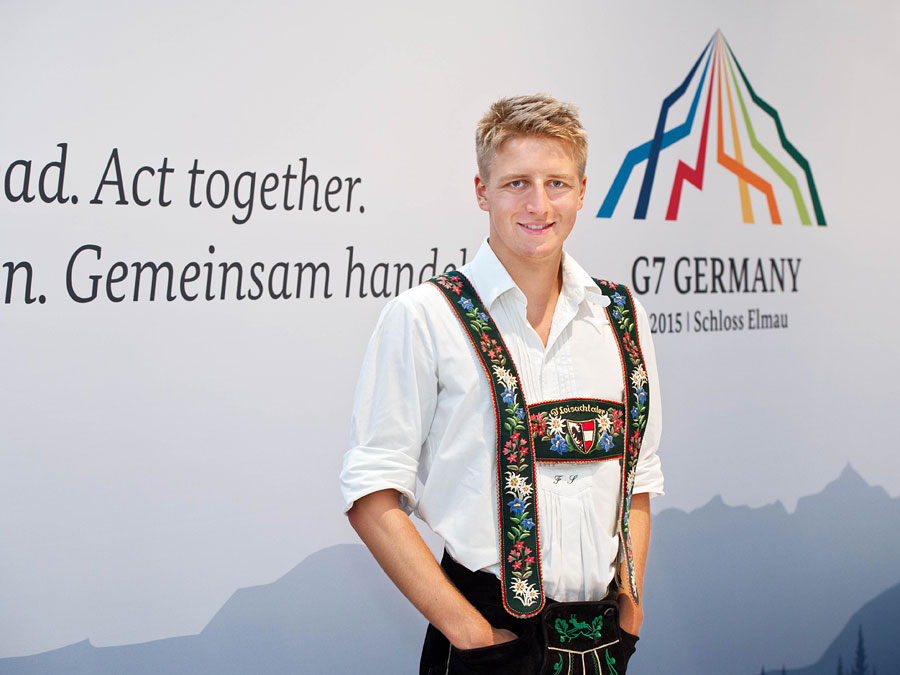 TUM student Florian Schorer, who is from the Loisachtal, worked as a press manager  at the G7 summit. He inherited the "Lederhosen" from his grandfather. (Photo: Andreas Heddergott)