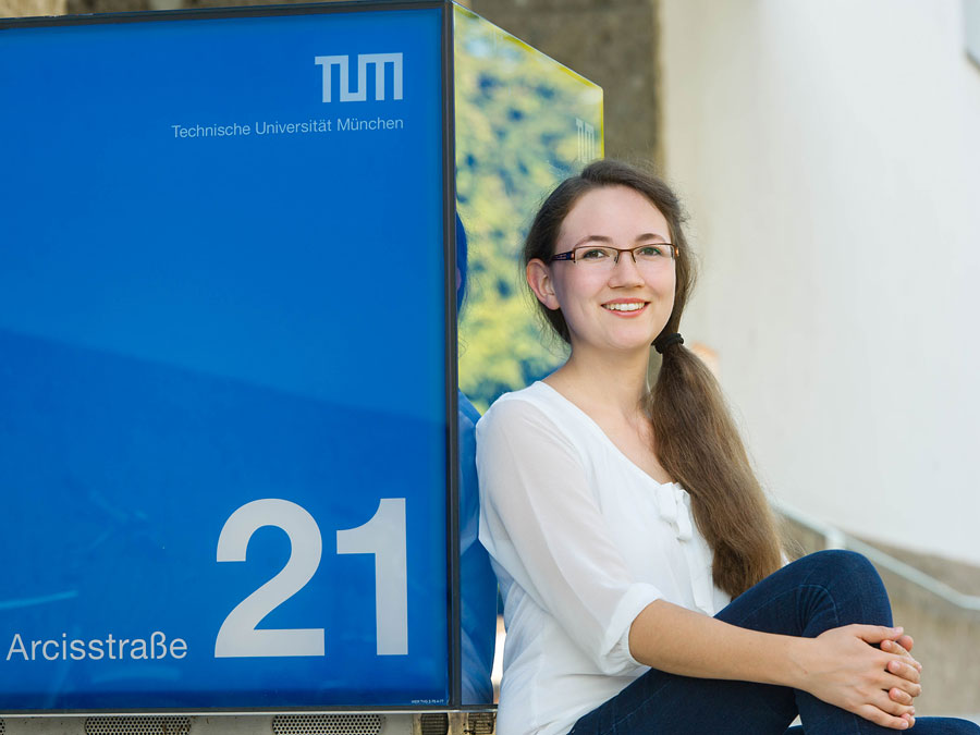 The “semesterticket” and the housing situation in Munich: Nora Pohle represents the students in the Senate of the Technical University of Munich. (Photo: Andreas Heddergott)