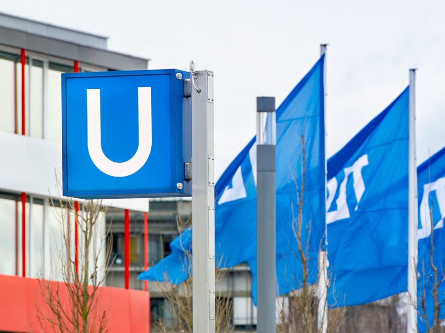 Mit der U-Bahn zum Campus Garching: Knapp 63 % aller Studis und Mitarbeiter nutzen fast täglich die öffentlichen Verkehrsmittel. (Foto: Andreas Heddergott)