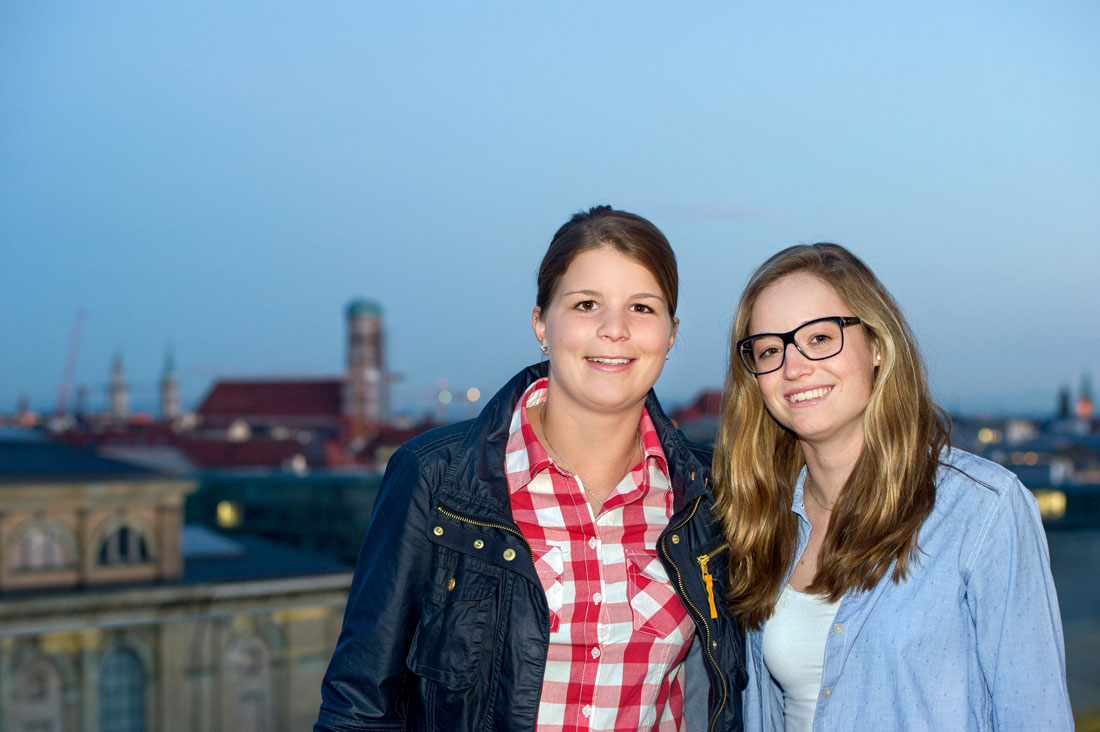 Julia Zorn and Laura Grasemann above the roofs of Munich's city centre