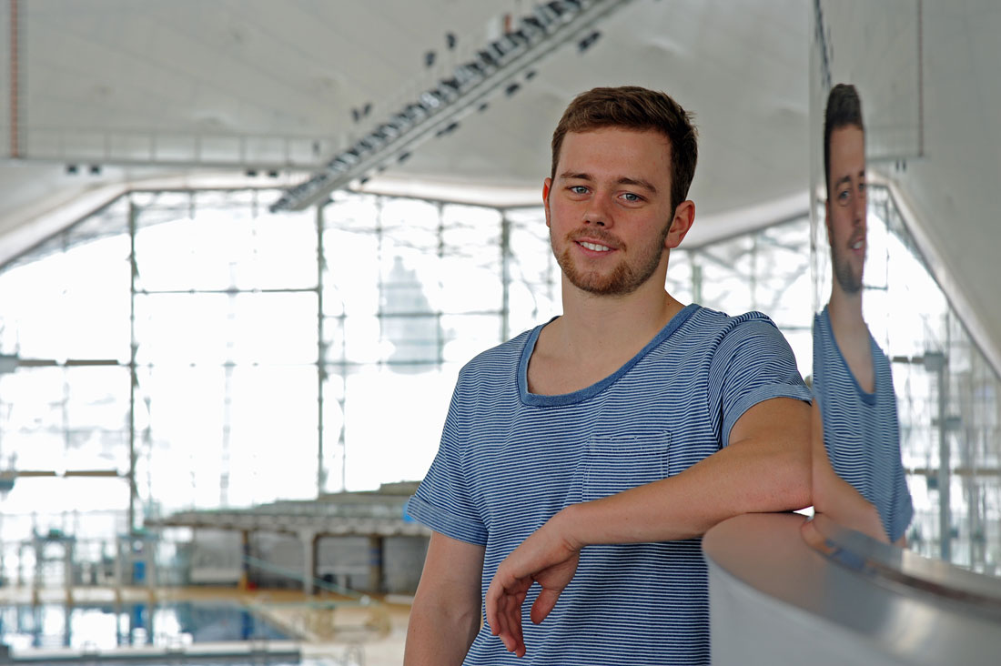 Florian Vogel at the Olympiabad: The German top-swimmer is a student of Civil Engineering at the TU München. (Photo: Maren Willkomm)