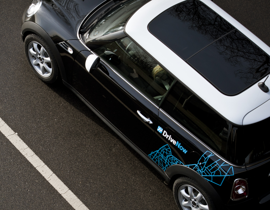 BMW-MINI mit "DriveNow"-Logo