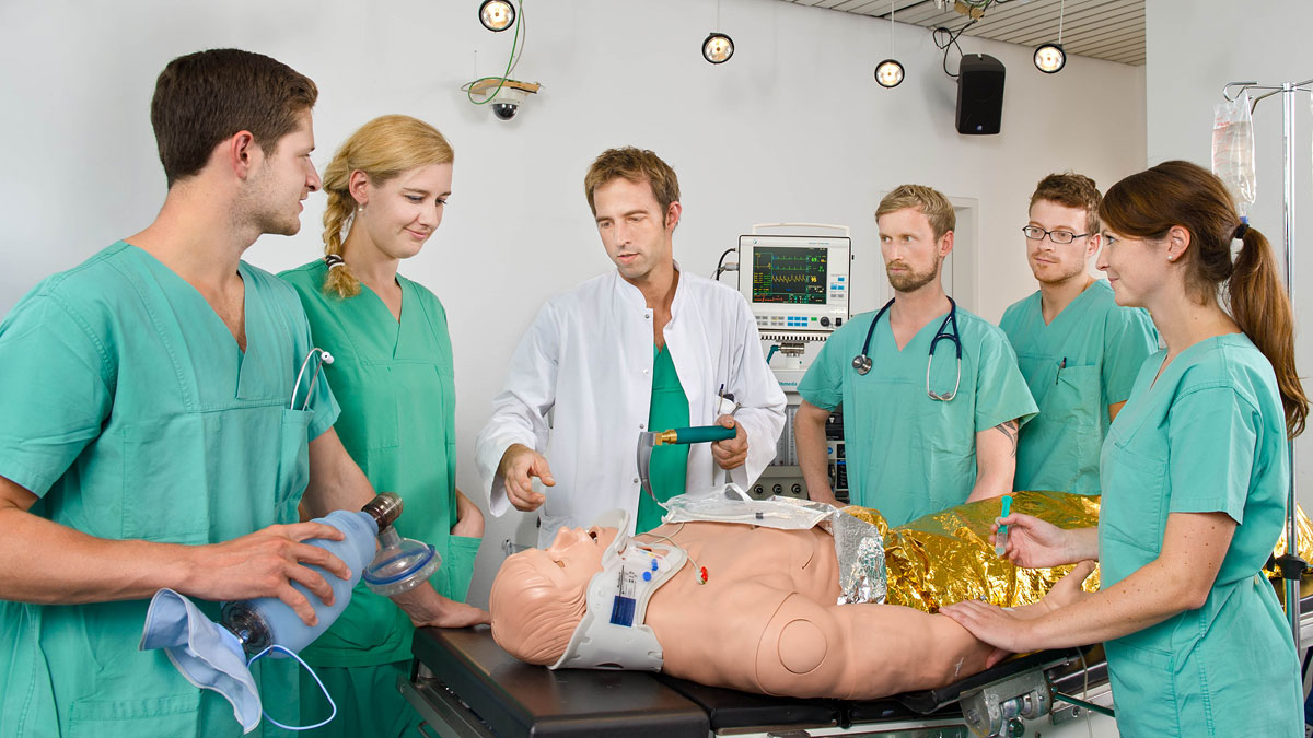 Doctors in the simulation center