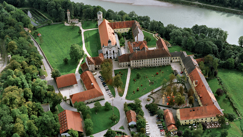 Das Akademiezentrum TUM Raitenhaslach (Bild: Gemeinde Burghausen) Luftaufnahme des Klosters Raitenhaslach.