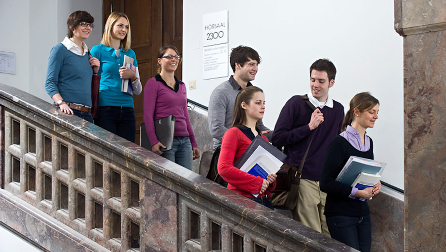 Neu im Hörsaal: 6.000 Studierende haben sich für ein Bachelorstudium eingeschrieben. (Bild: A. Eckert / TUM)