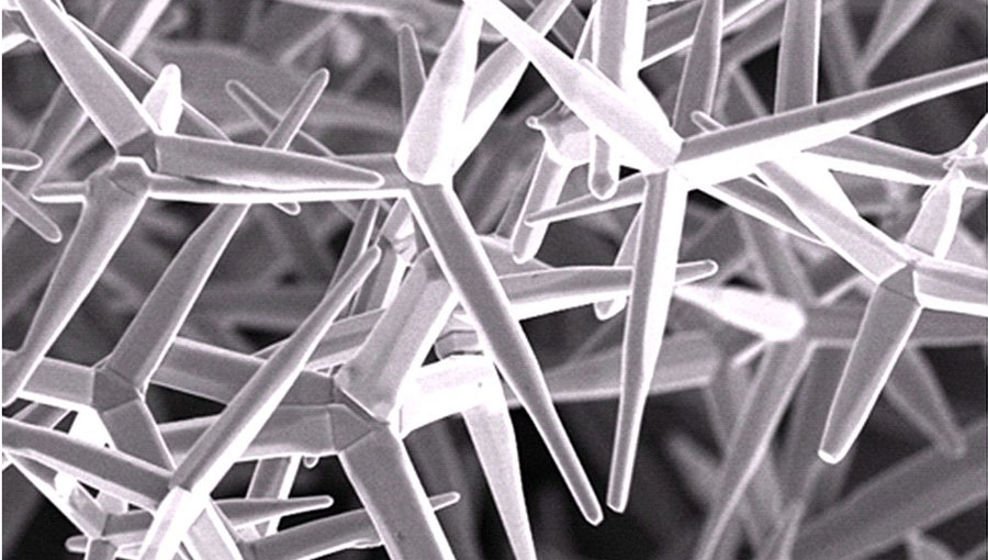 Aufnahme der Zinkoxid-Kristalle mit dem Rasterelektronenmikroskop - Copyright 2012, Wiley