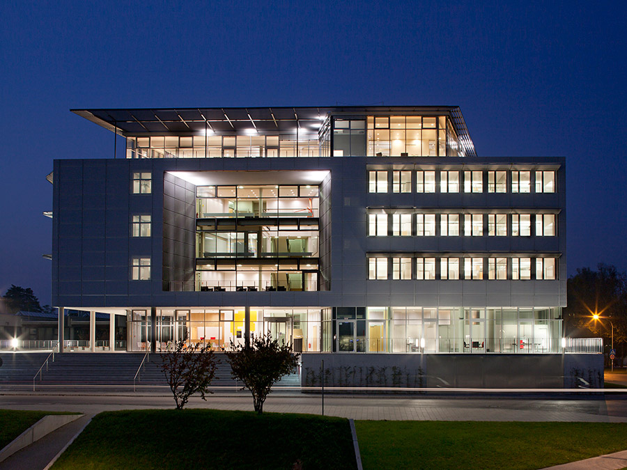 TUM-Institute for Advanced Study at night - Photo: Marcus Buck