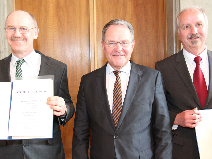 Prof. Norbert Kaiser und Prof. Jürgen Schlegel mit Wissenschaftsminister Dr. Wolfgang Heubisch.
