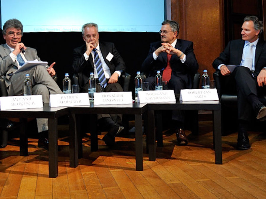 EPFL-Präsident Patrick Aebischer, Donald B. Dingwell, Generalsekretär des European Research Council, TUM-Präsident Wolfgang A. Herrmann und Robert-Jan Smits, Generaldirektor für Forschung und Innovation der Europäischen Kommission.