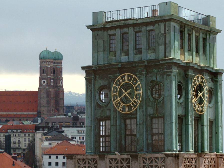 Die Universitätsstiftung der TUM hat heute ein Grundstückvermögen von 27 Millionen Euro. (Bild: A. Scharger / TUM) Uhrenturm der TUM.