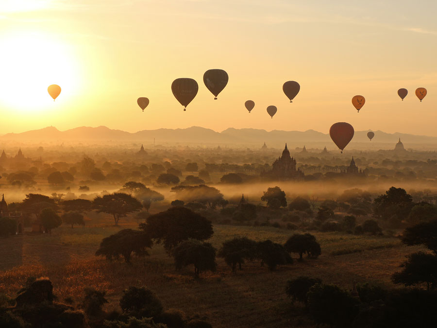 Heißluftballone über Bagan: Dieses Foto von TUM-Student Sebastian Weiß ist der Gewinner des Fotowettbewerbs 2015. (Foto: Sebastian Weiß) Heißluftballone über Bagan: Dieses Foto von TUM-Student Sebastian Weiß ist der Gewinner des Fotowettbewerbs 2015. (Foto: Sebastian Weiß)
