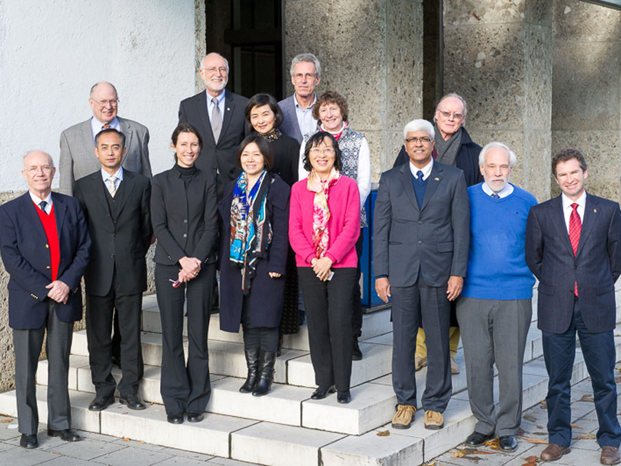 Die TUM Ambassadors mit der TUM-Vizepräsidentin für Internationale Allianzen und Alumni Liqiu Meng