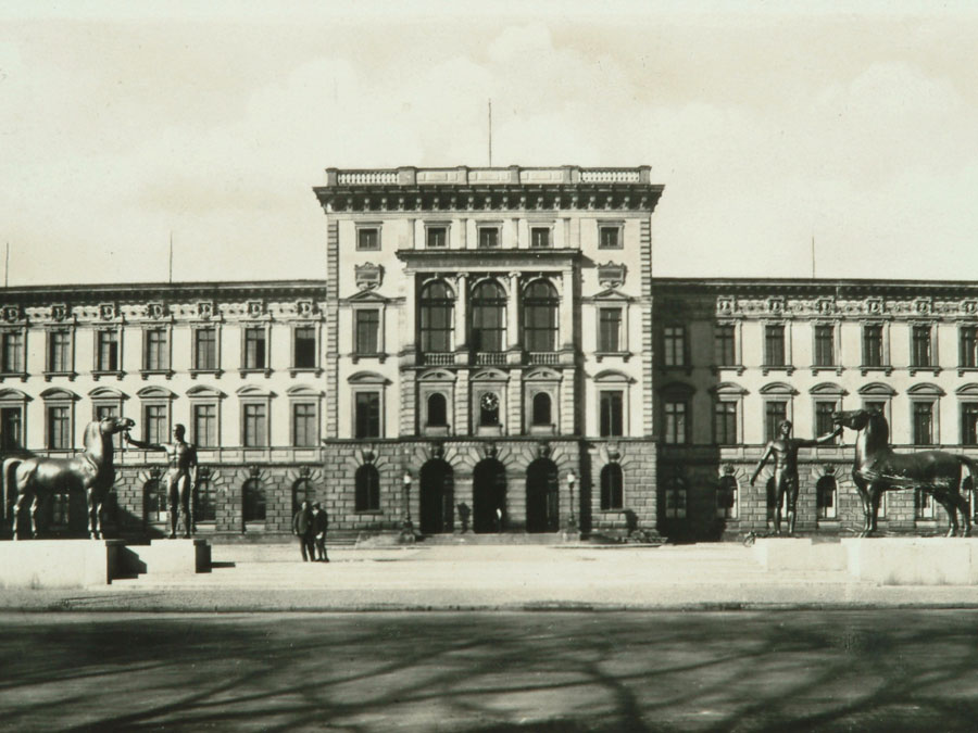 Historische Ansicht des Hauptgebäudes der TH München.