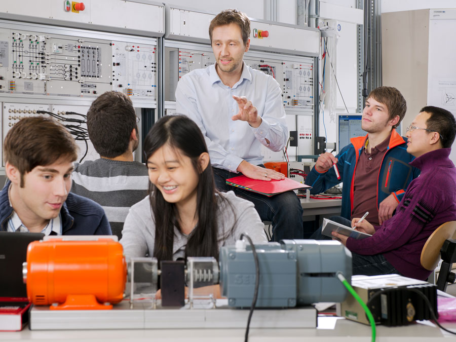 TUM's academic programs are close to science as well as industry. The picture shows students in electrical engineering. (Photo: Heddergott / TUM) Students in electrical engineering