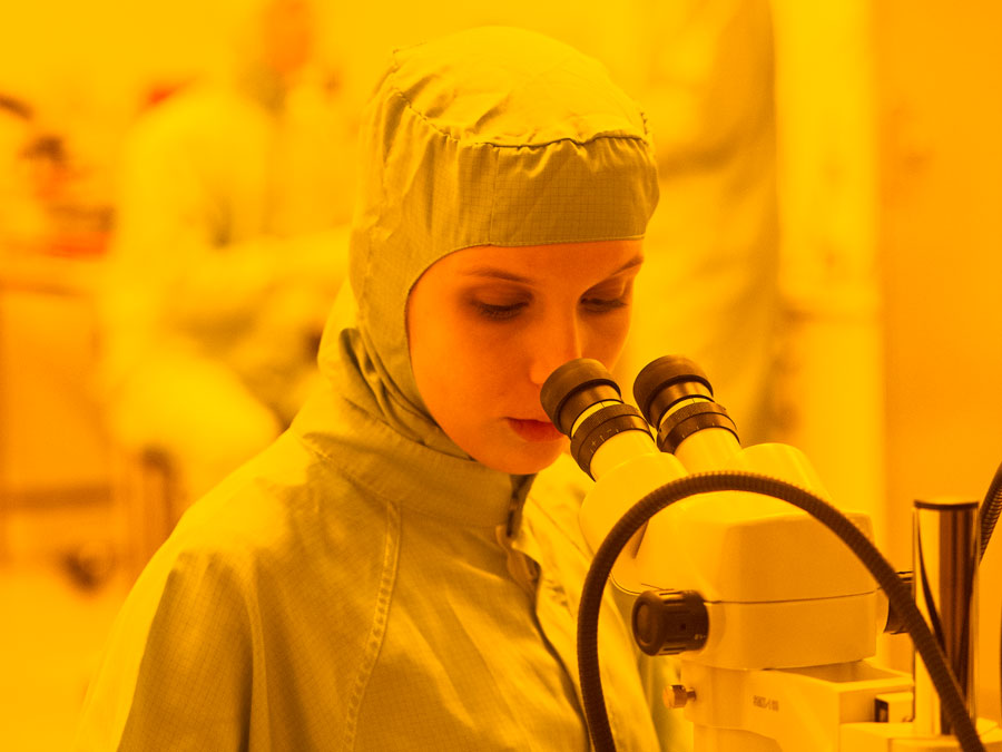 In den wichtigsten Fachzeitschriften werden besonders oft Ergebnisse aus den Laboren der TUM publiziert - hier ein Reinraumlabor des Walter Schottky Instituts für Halbleiterphysik. (Bild: Eckert / TUM) Reinraumlabor des Walter Schottky Instituts für Halbleiterphysik