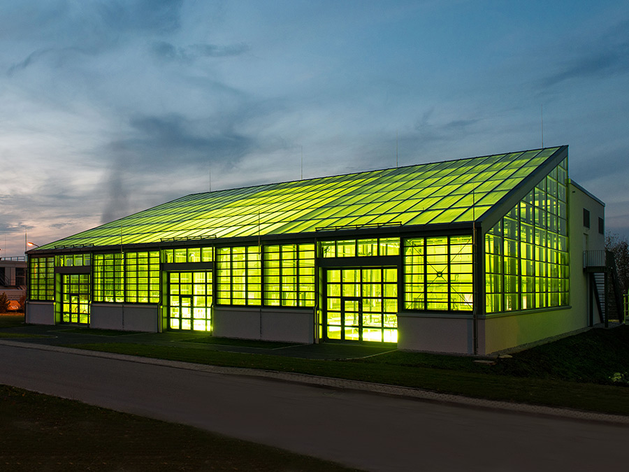 Das Algentechnikum auf dem Ludwig Bölkow Campus – Foto: Andreas Heddergott / TUM Das Algentechnikum auf dem Ludwig Bölkow Campus – Foto: Andreas Heddergott / TUM