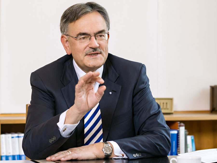 Wolfgang A. Herrmann, Präsident der TUM, unterstützt die Förderung des wissenschaftlichen Nachwuchses. (Bild: Heddergott / TUM) Wolfgang A. Herrmann, Präsident der TUM
