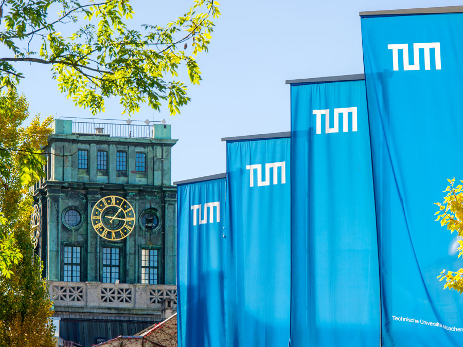 Thiersch-Tower and TUM-Flags