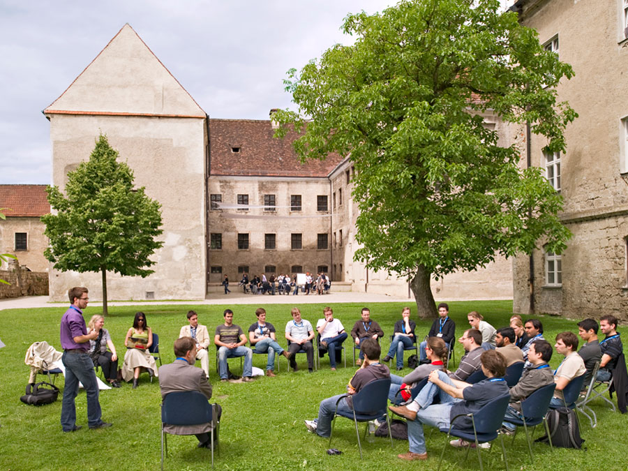 TUM fosters interdisciplinary exchange between doctoral candidates, such as this symposium at the TUM Science & Study Center Raitenhaslach. (Photo: Eckert / TUM) symposium at the TUM Science & Study Center Raitenhaslach