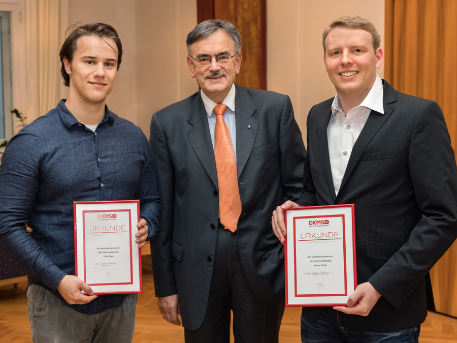 Von links: Philip Rapp, TUM-Präsident Wolfgang A. Herrmann, und Robert Rösler.