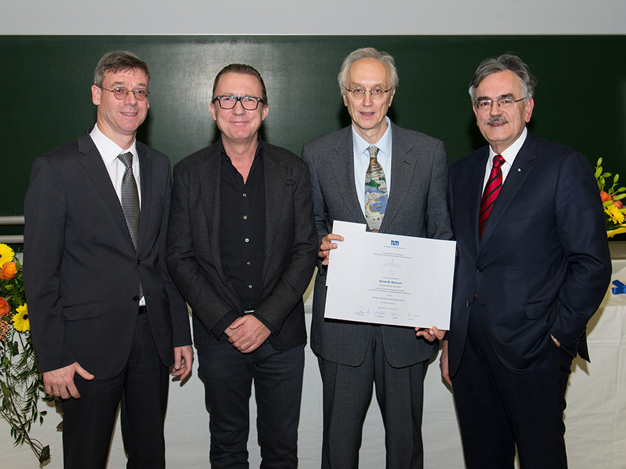 (von links nach rechts) Prof. Dr.-Ing. Kai-Olaf M. Hinrichsen (Dekan der Chemie-Fakultät der TU München), Dr. Nenad M. Marković (Argonne National Laboratory, Illinois, USA), Thomas Manchot (Vorstand der Jürgen Manchot-Stiftung), Prof. Dr. Dr. h.c. mult. Wolfgang A. Herrmann (Präsident, TU München) bei der Verleihung der Wilhelm Manchot-Forschungsprofessur 2016 am 12. Januar 2017 im Hans-Fischer-Hörsaal der Fakultät Chemie der Technischen Universität München – Bild: Andreas Battenberg / TUM