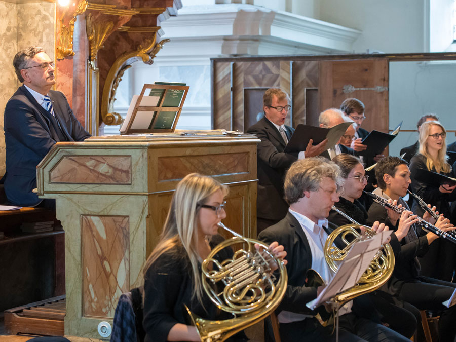 Wolfgang A. Herrmann an der Orgel der ehemaligen Klosterkirche Raitenhaslach beim Gottesdienst zur Eröffnung des TUM Akademiezentrums Raitenhaslach.