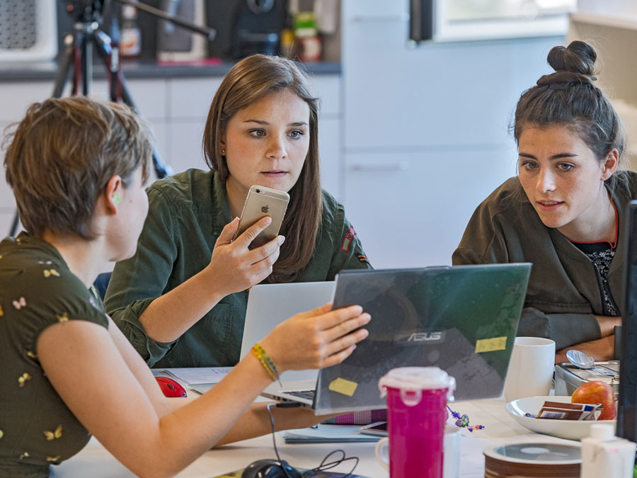 Studentinnen in einem Kurs bei UnternehmerTUM