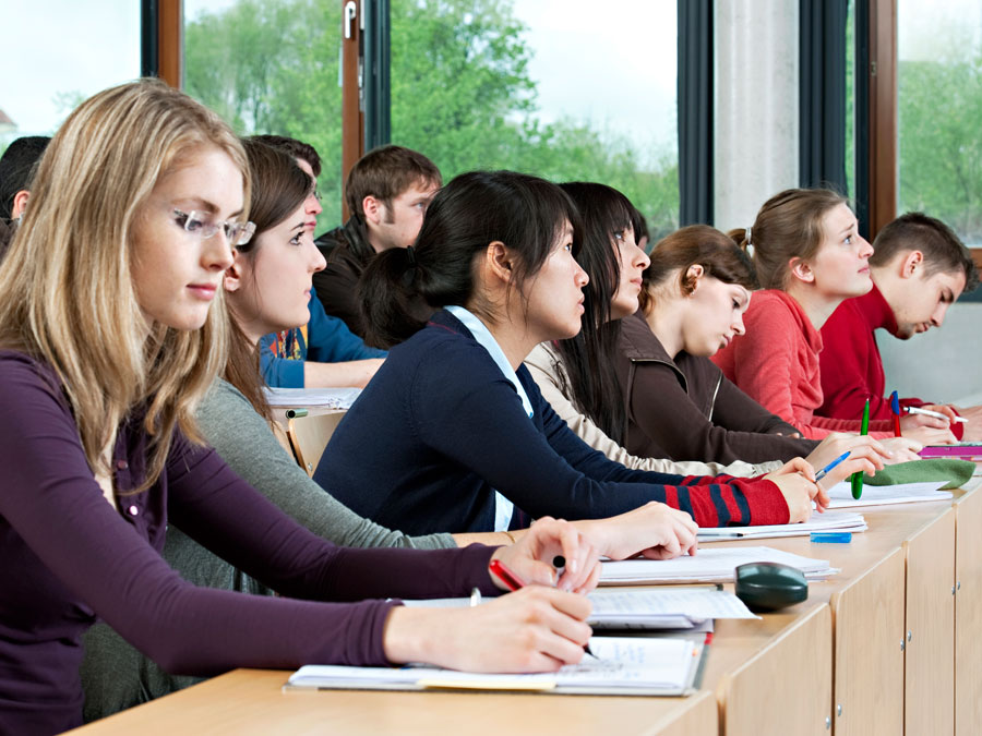Viele Studierende an der TUM haben eine Eignungsprüfung durchlaufen. (Bild: U. Benz / TUM) Studierende im Hörsaal