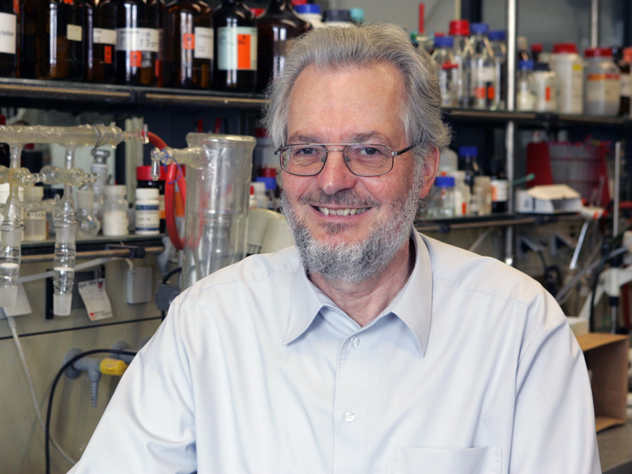 Prof. Horst Kessler spricht in der Reihe „Tech-Histories Alive“ über die Möglichkeiten der Kernresonanz und seine Forschung auf diesem Gebiet. (Bild: IAS / TUM) Prof. Horst Kessler.