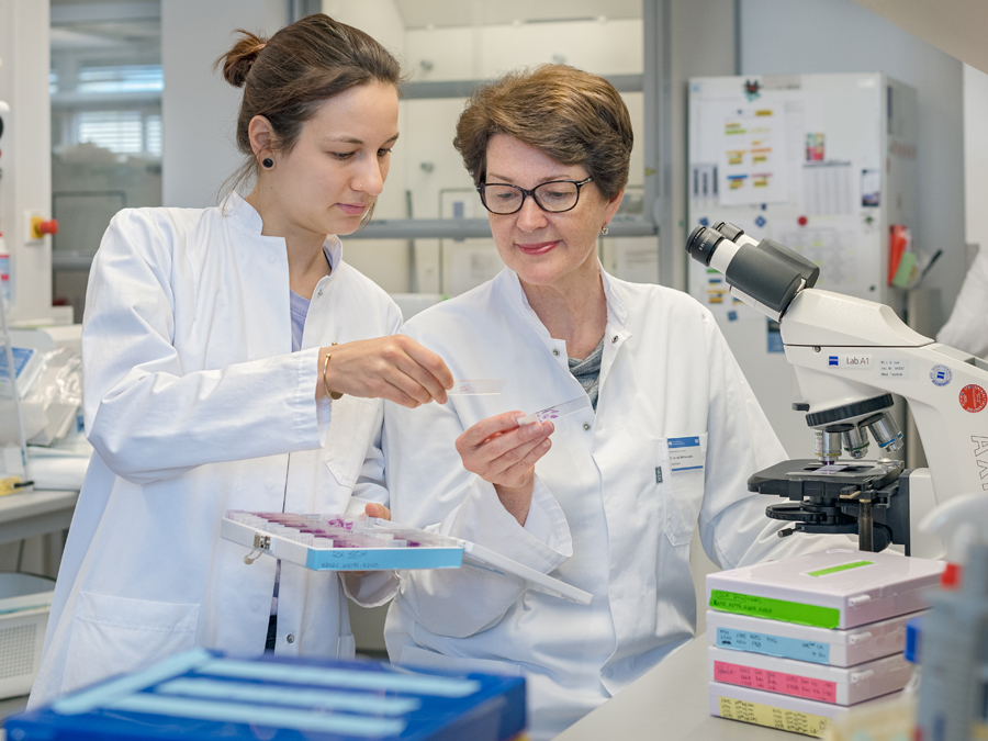 Researchers at a lab at TUM.