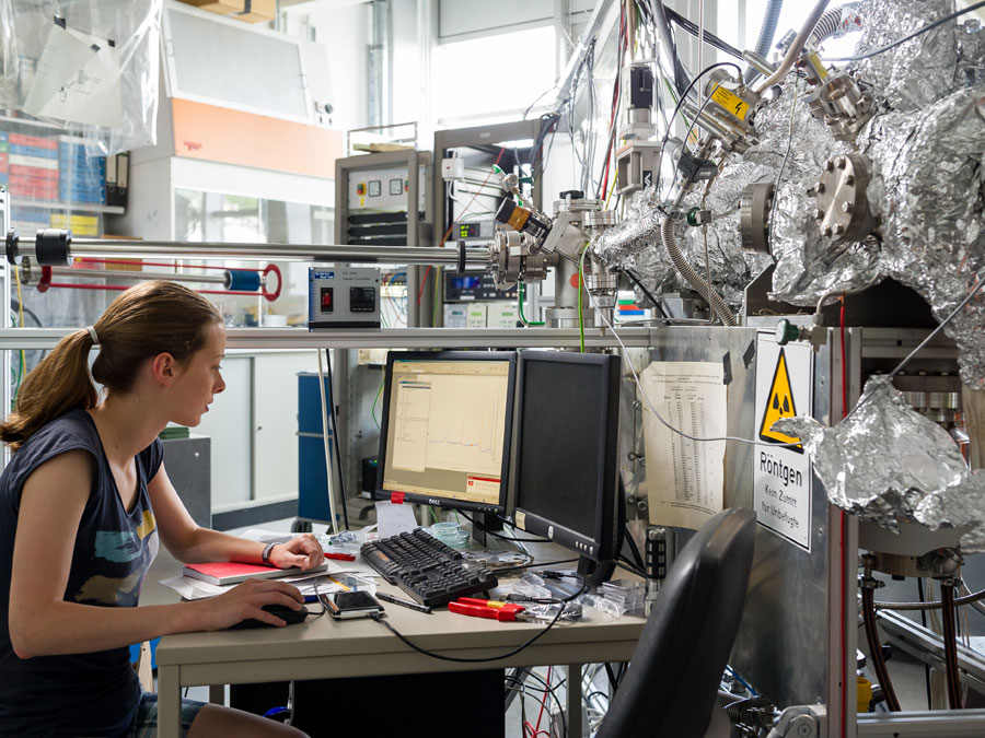 Wissenschaftlerin in Forschungslabor