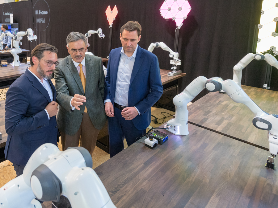 Insights into the future of robotics: Prof. Sami Haddadin, Prof. Wolfgang A. Herrmann, President of TUM, and Bavaria's Minister of Digitization, Georg Eisenreich (left to right). (image: A. Heddergott / TUM) left to right: Prof. Sami Haddadin, Prof. Wolfgang A. Herrmann, President of TUM, and Bavaria's Minister of Digitization, Georg Eisenreich.