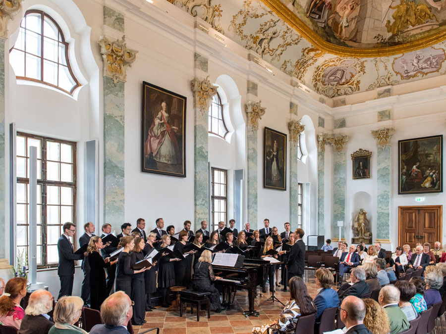 Impressive background for the anniversary concert: The late-baroque ceremonial hall of the Raitenhaslach monastery. (Image: A. Eckert / TUM)