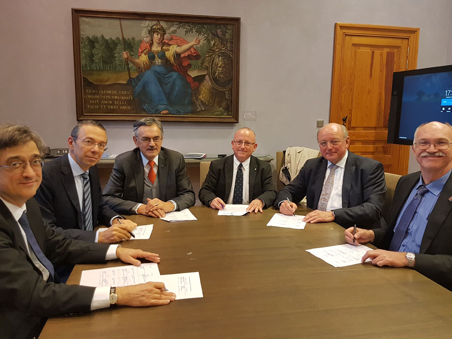 The EuroTech Universities sign the accession of Technion, represented by Vice-President Prof. Wayne Kaplan (3rd from right). (Image: I. Odenthal / TUM) The EuroTech Universities sign the accession of Technion, represented by Vice-President Prof. Wayne Kaplan (3rd from right). (Image: I. Odenthal / TUM)