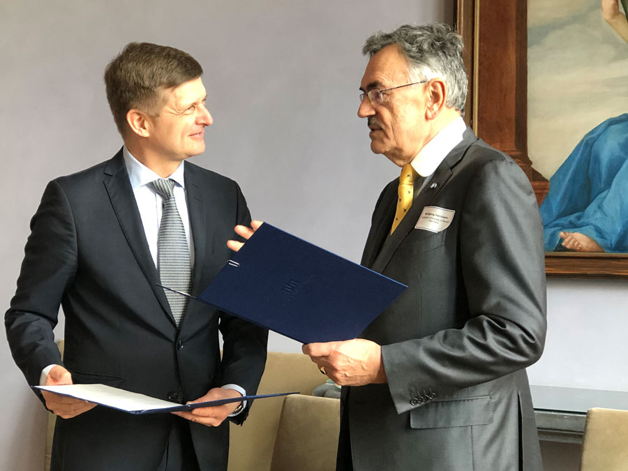 The two presidents Ilkka Niemelä (l.) and Wolfgang A. Herrmann met in Brussels. (Picture: V. Schegk / TUM)