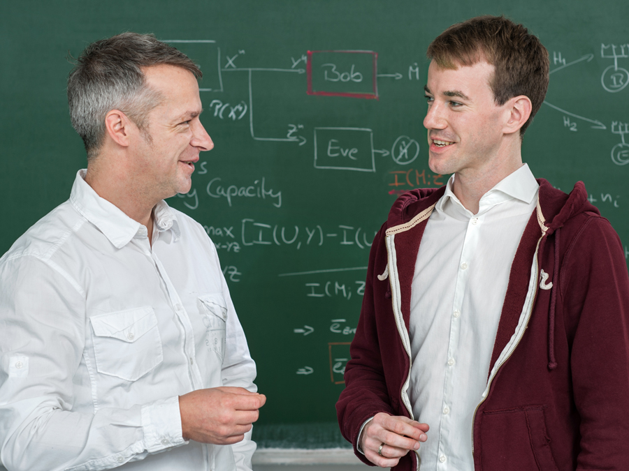 Prof. Holger Boche and Dr.-Ing. Rafael Schaefer, winner of the Johann Philipp Reis Prize, discuss their novel security system for wireless communications. (Photo U. Benz/TUM) Prof. Holger Boche and Dr.-Ing. Rafael Schaefer, winner of the Johann Philipp Reis Prize, discuss their novel security system for wireless communications.