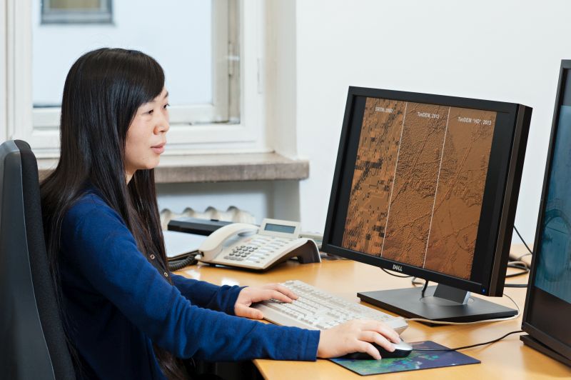 Prof. Xiaoxiang Zhu receives the „Leopoldina Early Career Award 2018“.