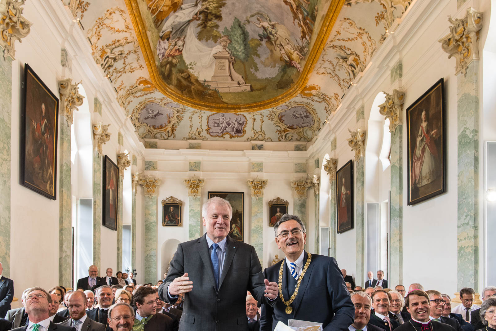 Ministerpräsident Seehofer und TUM-Präsident Herrmann eröffnen im Festsaal des Klosters Raitenhaslach das neue Akademiezentrum der TUM.