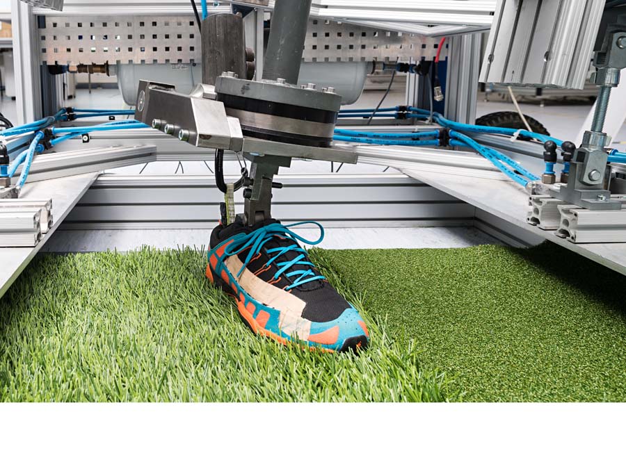 Forscher der TU München haben ein biomechanisches Prüfgerät für Schuhe entwickelt.