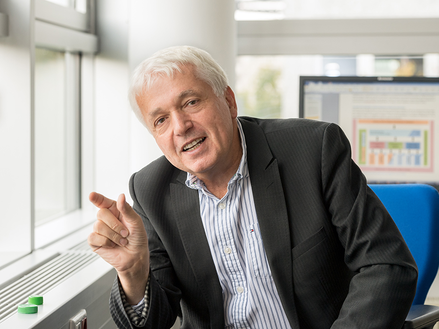 Prof. Klaus A. Kuhn, head of the Institute for Medical Statistics and Epidemiology at TUM, leads the consortium DIFUTURE. (Image: A. Eckert / TUM)