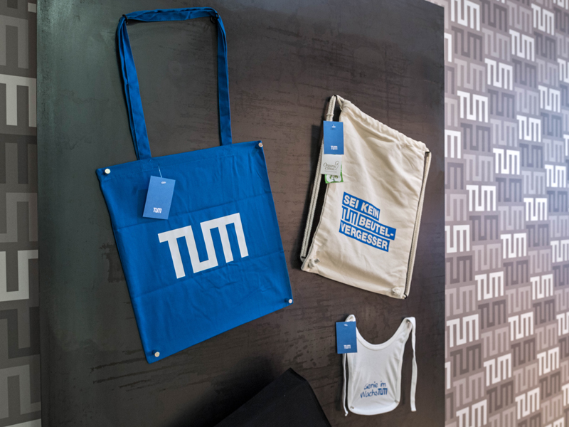 Jute bags and bibs are just a small part of the product range. (Picture: Andreas Heddergott / TUM)