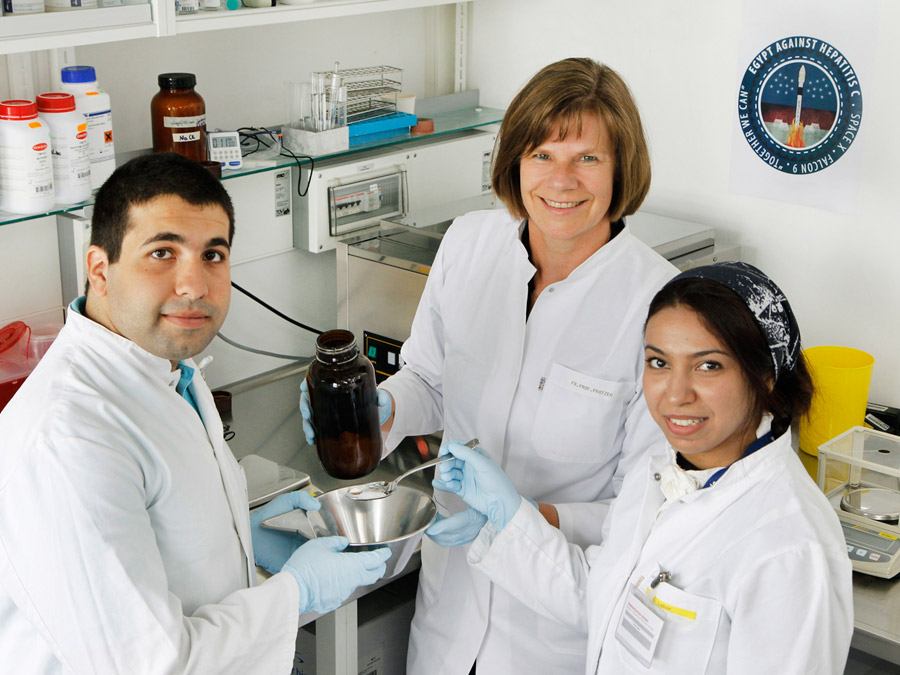 Akram Abdellatif, Prof. Ulrike Protzer and Hanaa Gaber (from left to right) won the ISS Research Competition together. (Image: M. Stobrawe / MRI)